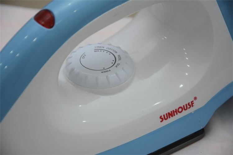 Bàn là Sunhouse SHDI1071 Màu Trắng - Xanh