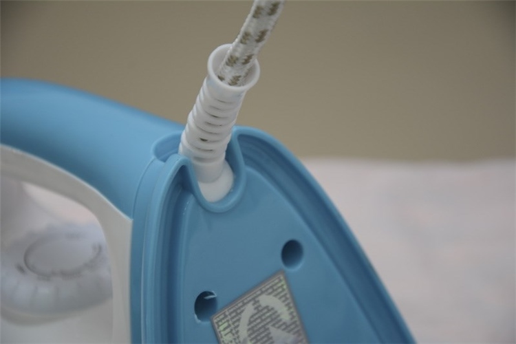 Bàn là Sunhouse SHDI1071 Màu Trắng - Xanh