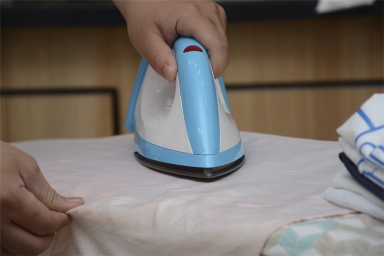 Bàn là Sunhouse SHDI1071 Màu Trắng - Xanh