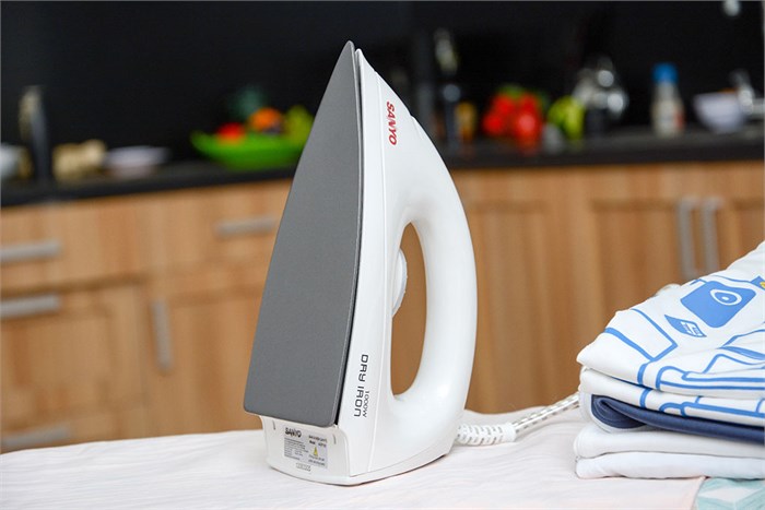 Bàn ủi khô Sanyo A-D1182 Màu Trắng