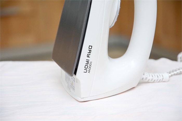 Bàn ủi khô Sanyo A-D1182 Màu Trắng