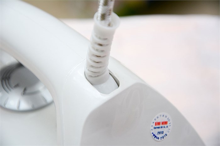 Bàn ủi khô Sanyo A-D1182 Màu Trắng