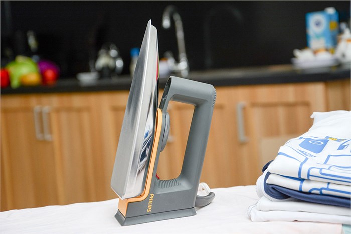 Bàn ủi khô Philips HD1172 1100W Màu Đen - Xám