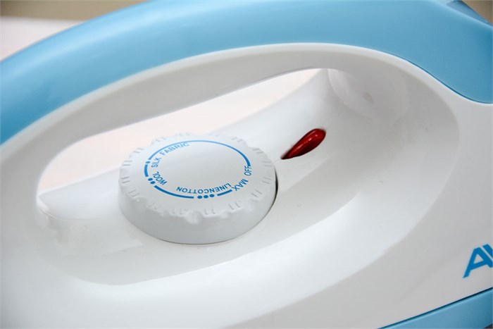 Bàn ủi khô AVA A-IR10D1