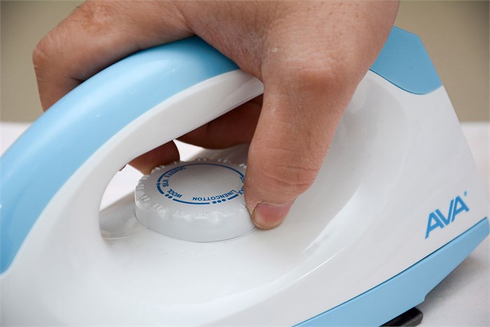 Bàn ủi khô AVA A-IR10D1