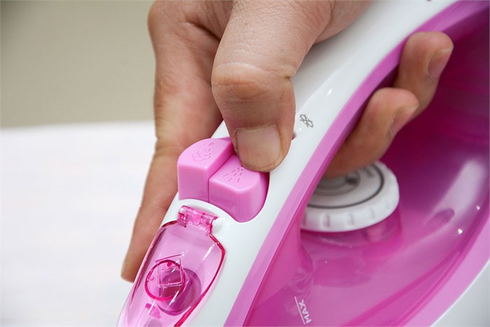 Bàn ủi hơi nước Philips GC1418 Màu Trắng - Hồng