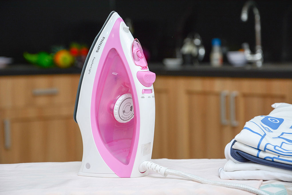 Bàn ủi hơi nước Philips GC1418 Màu Trắng - Hồng