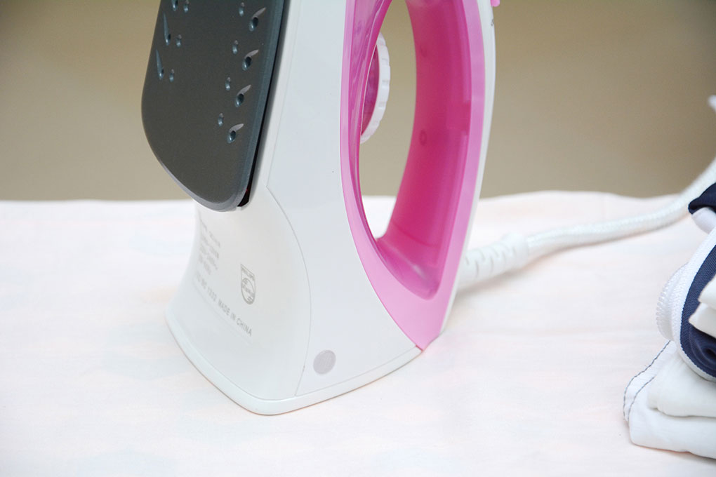 Bàn ủi hơi nước Philips GC1418 Màu Trắng - Hồng