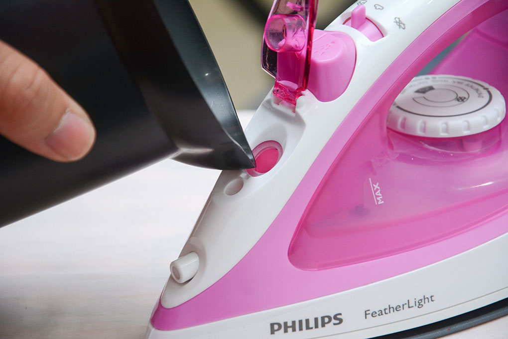 Bàn ủi hơi nước Philips GC1418 Màu Trắng - Hồng