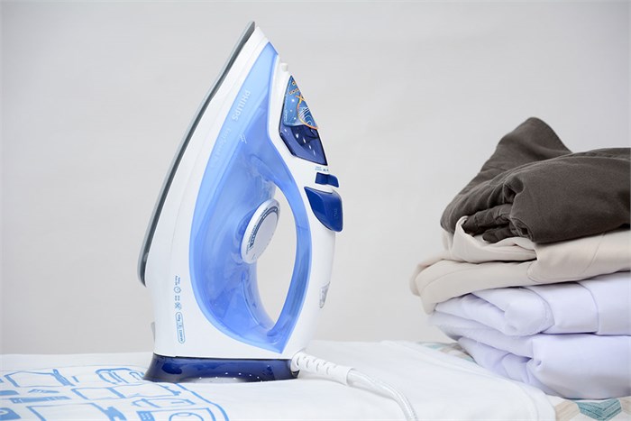 Bàn ủi hơi nước Philips GC2046 Màu Trắng - Xanh