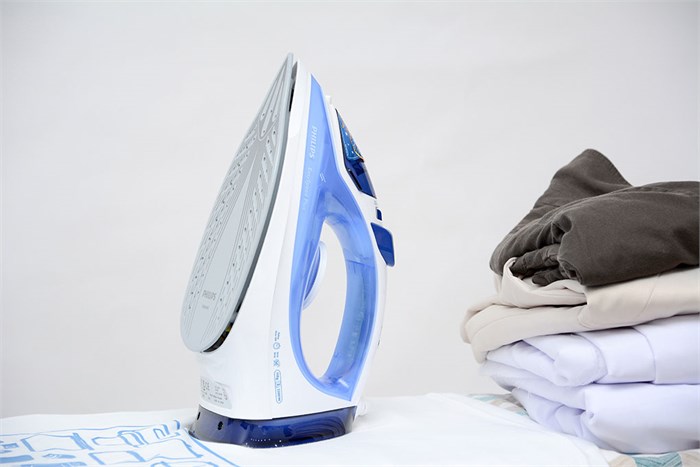 Bàn ủi hơi nước Philips GC2046 Màu Trắng - Xanh