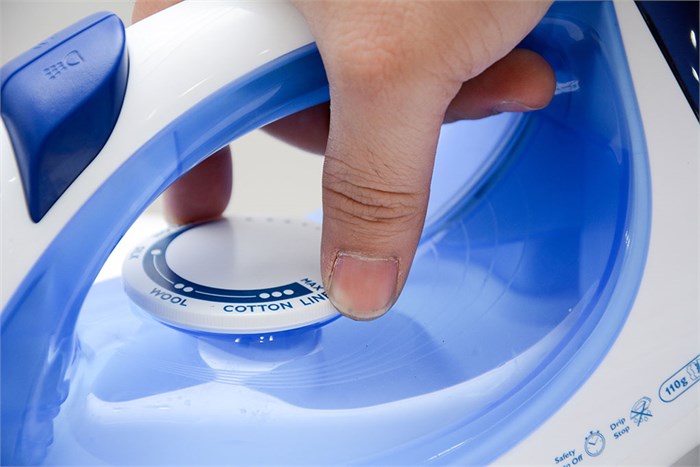 Bàn ủi hơi nước Philips GC2046 Màu Trắng - Xanh