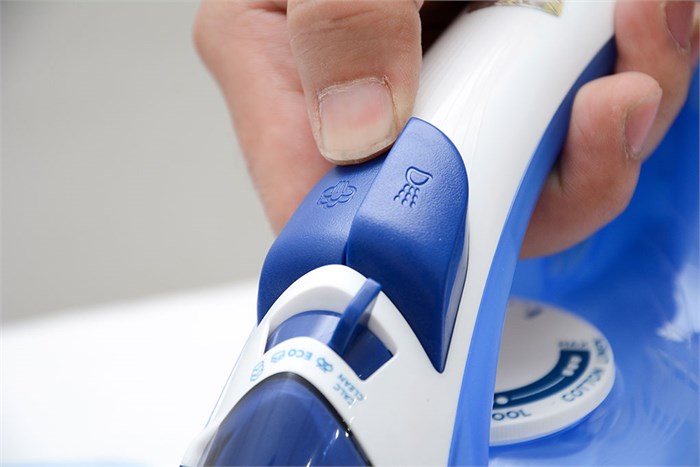 Bàn ủi hơi nước Philips GC2046 Màu Trắng - Xanh