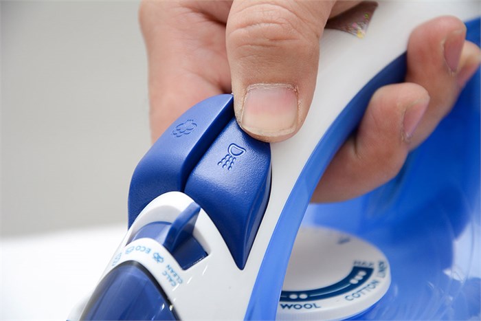 Bàn ủi hơi nước Philips GC2046 Màu Trắng - Xanh