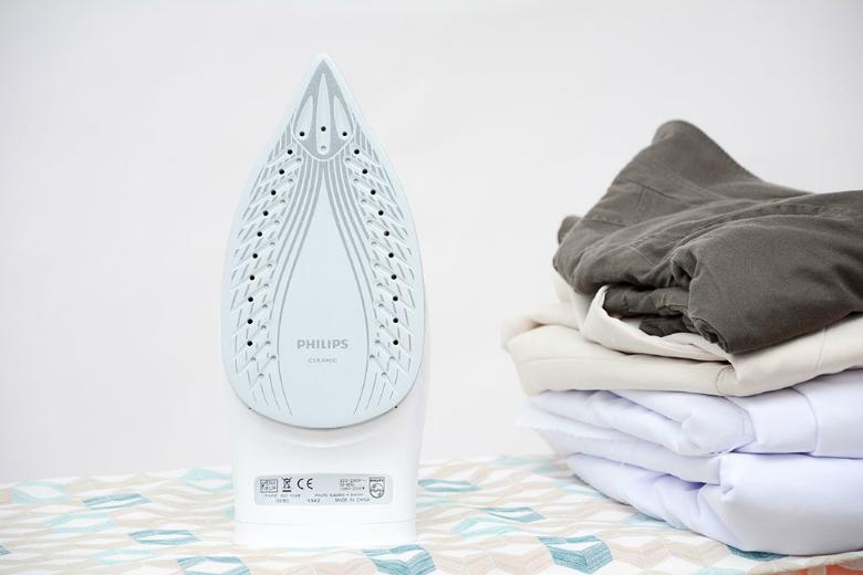 Mặt đế chống dính - Bàn ủi hơi nước Philips GC1028