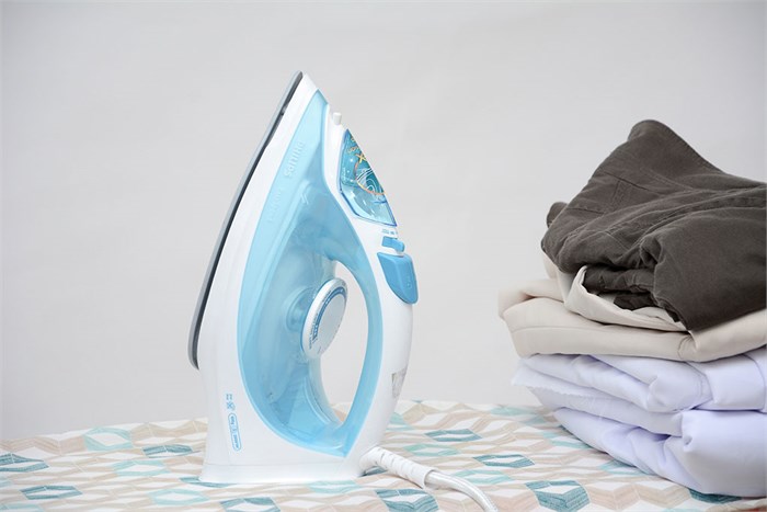 Bàn ủi hơi nước Philips GC1028 Màu Trắng - Xanh