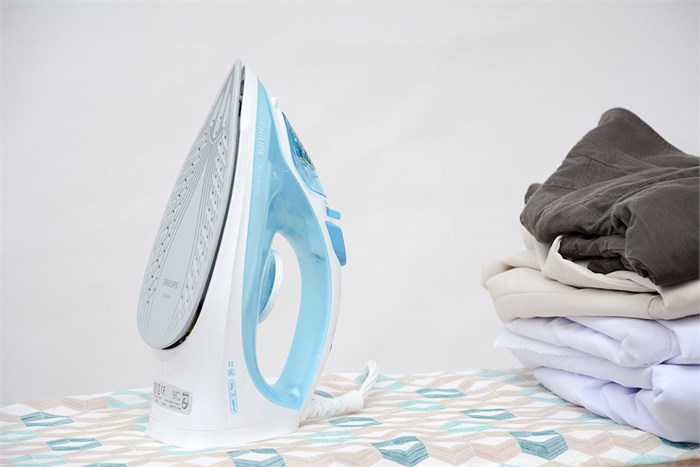 Bàn ủi hơi nước Philips GC1028 Màu Trắng - Xanh