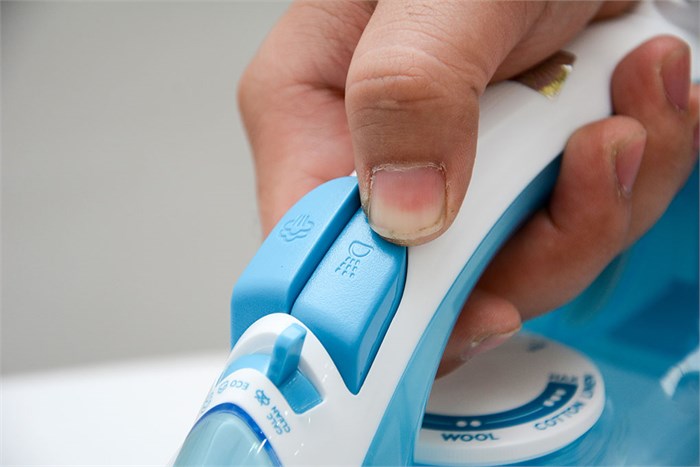 Bàn ủi hơi nước Philips GC1028 Màu Trắng - Xanh