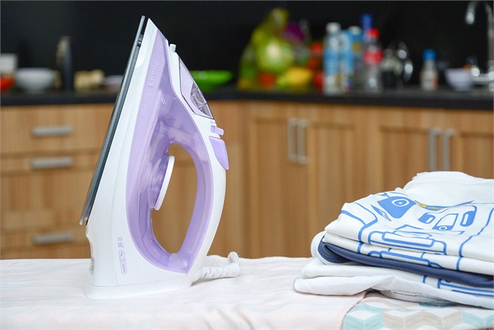 Bàn ủi hơi nước Philips GC1026 Màu Trắng - Tím