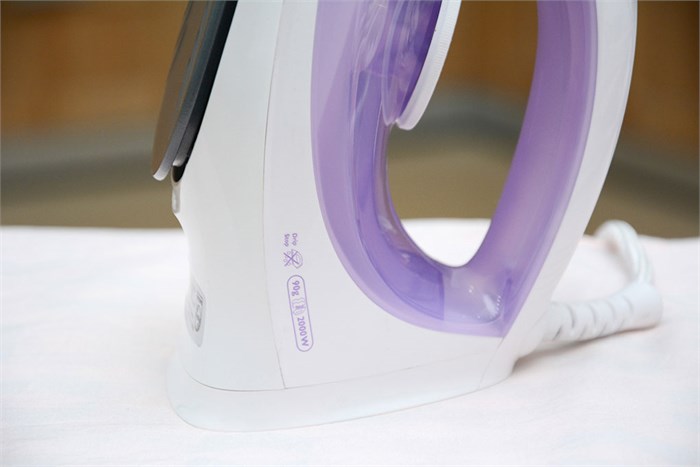 Bàn ủi hơi nước Philips GC1026 Màu Trắng - Tím