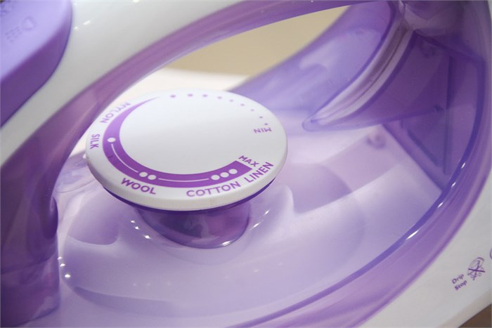 Bàn ủi hơi nước Philips GC1026 Màu Trắng - Tím