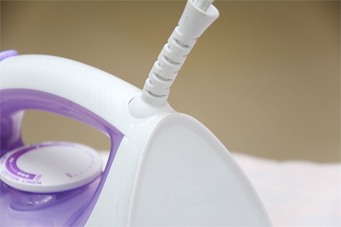 Bàn ủi hơi nước Philips GC1026 Màu Trắng - Tím