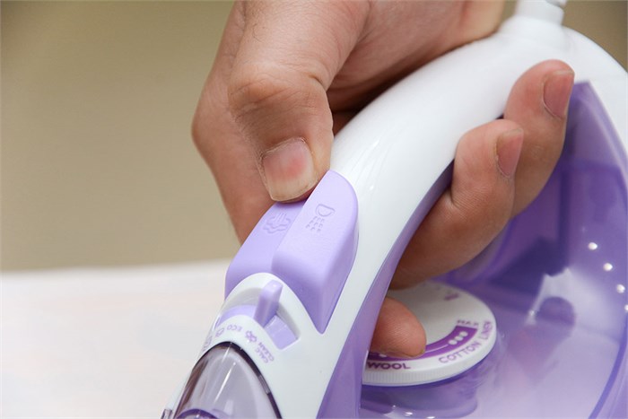 Bàn ủi hơi nước Philips GC1026 Màu Trắng - Tím