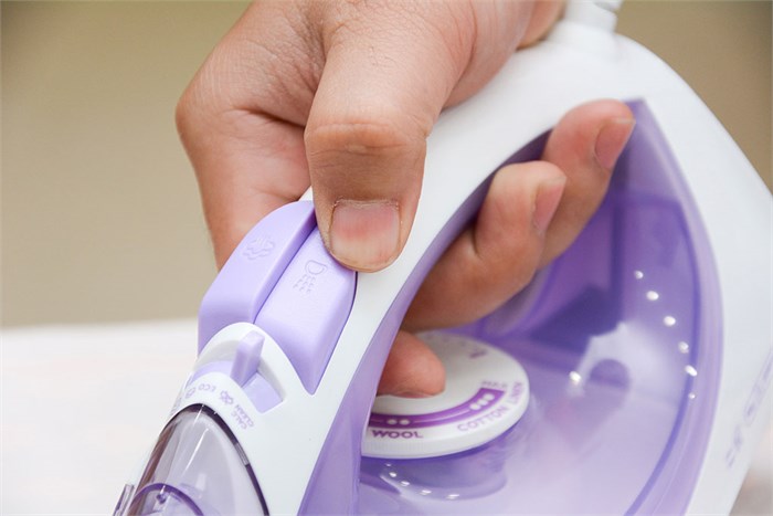 Bàn ủi hơi nước Philips GC1026 Màu Trắng - Tím