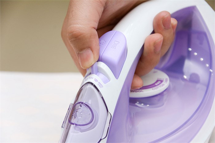 Bàn ủi hơi nước Philips GC1026 Màu Trắng - Tím