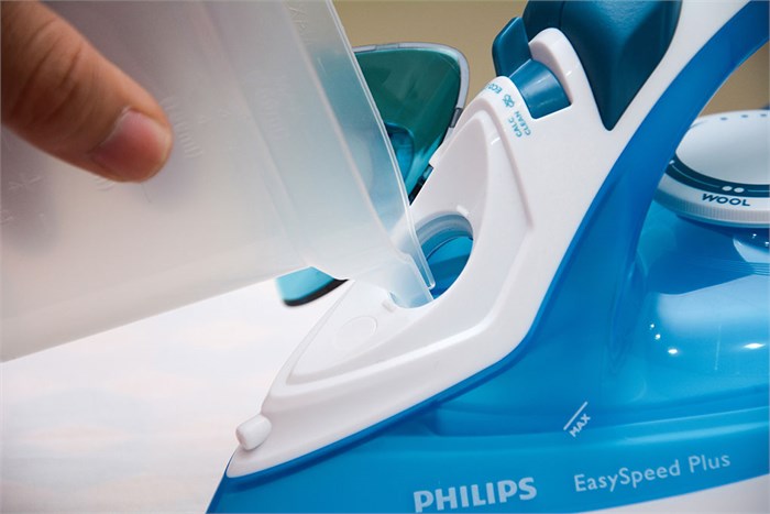 Bàn ủi hơi nước Philips GC2040 Màu Trắng - Xanh