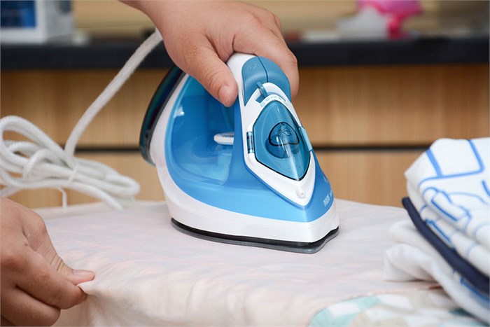 Bàn ủi hơi nước Philips GC2040 Màu Trắng - Xanh