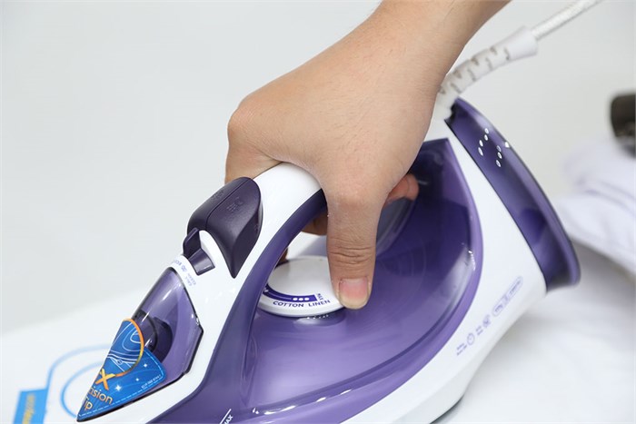 Bàn ủi hơi nước Philips GC2048 Màu Trắng - Tím