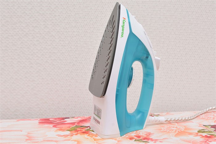 Bàn ủi hơi nước Kangaroo KG 87 Màu Trắng - Xanh