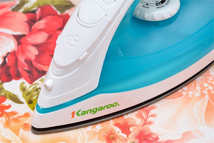 Bàn ủi hơi nước Kangaroo KG 87 Màu Trắng - Xanh