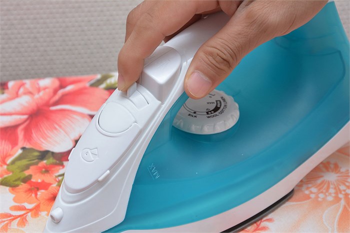 Bàn ủi hơi nước Kangaroo KG 87 Màu Trắng - Xanh