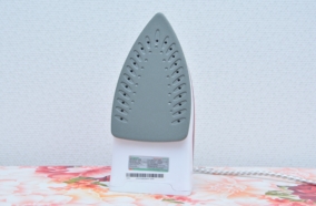 Mặt đế bàn ủi phủ lớp men chống dính Teflon<br>