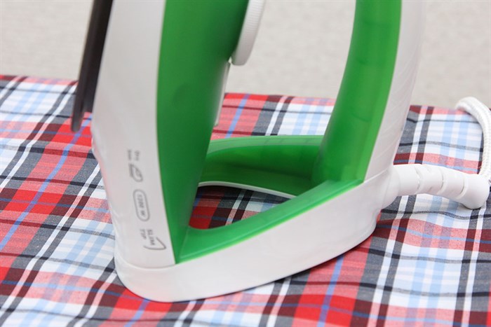 Bàn ủi khô Philips GC122 Màu Trắng - Xanh lá