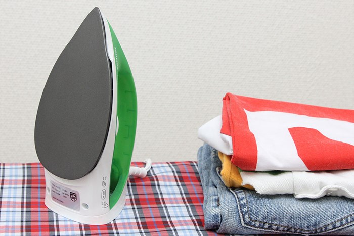 Bàn ủi khô Philips GC122 Màu Trắng - Xanh lá