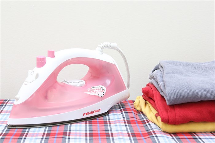Bàn ủi hơi nước Pensonic PSI-1007 1200W Màu Hồng phấn