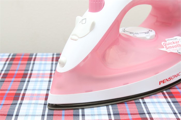 Bàn ủi hơi nước Pensonic PSI-1007 1200W Màu Hồng phấn