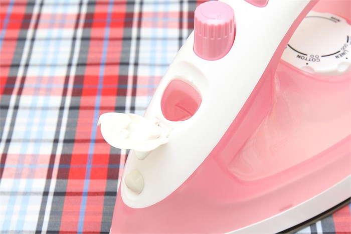 Bàn ủi hơi nước Pensonic PSI-1007 1200W Màu Hồng phấn