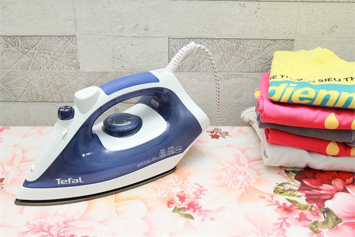 Bàn là hơi nước Tefal FV1320 Màu Xanh Dương