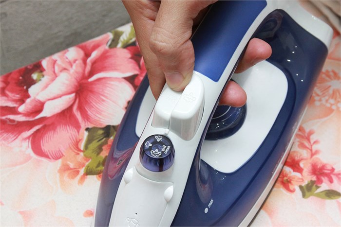 Bàn là hơi nước Tefal FV1320 Màu Xanh Dương