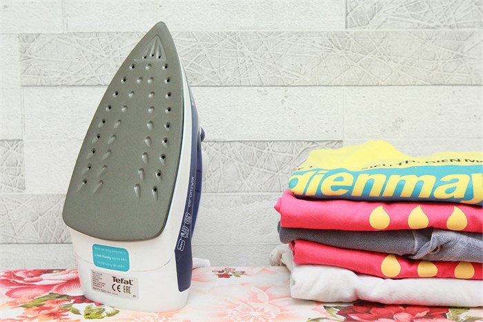 Bàn là hơi nước Tefal FV1320 Màu Xanh Dương