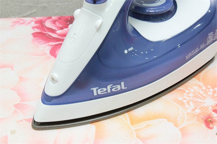 Bàn là hơi nước Tefal FV1320 Màu Xanh Dương