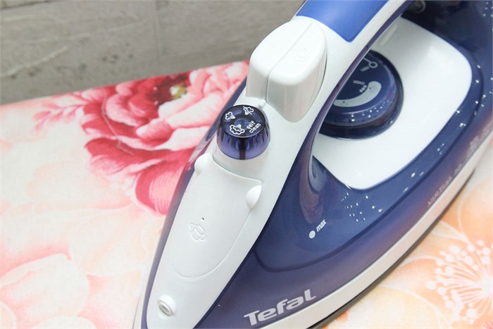 Bàn là hơi nước Tefal FV1320 Màu Xanh Dương