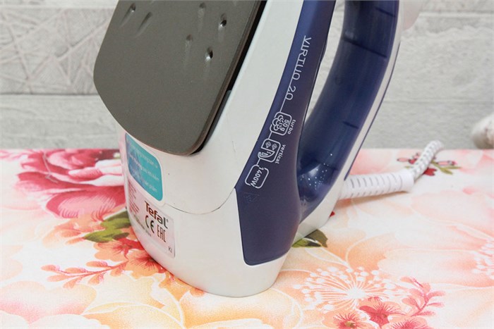 Bàn là hơi nước Tefal FV1320 Màu Xanh Dương