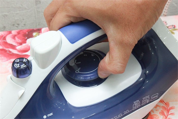 Bàn là hơi nước Tefal FV1320 Màu Xanh Dương