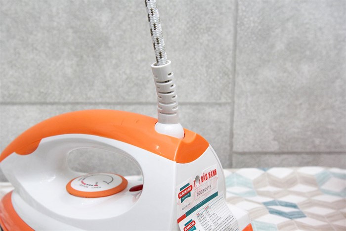Bàn ủi khô Sunhouse SHDI 1070 Màu Trắng - Cam