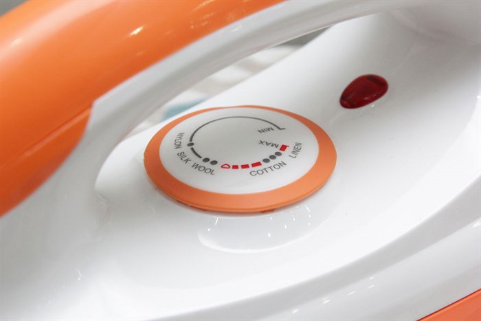 Bàn ủi khô Sunhouse SHDI 1070 Màu Trắng - Cam